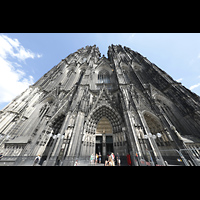 Köln (Cologne), Dom St. Peter und Maria, Westfassade und Hauptportal perspektivisch