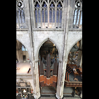 Köln (Cologne), Dom St. Peter und Maria, Querhausorgel mit Zentralspieltisch vom nordwestlichen Triforiumsumgang aus gesehen
