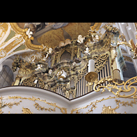 Regensburg, Stiftskirche Unserer Lieben Frau zur Alten Kapelle ('Alte Kapelle'), Blick durch einen der Seitenbgen zur Orgel