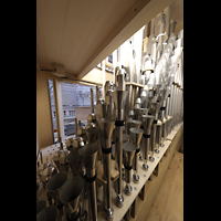 Balkonorgel Nord im Aufbau Juli 2023 - Ansicht von hinten auf die Zungen Passau, Dom St. Stephan, Balkonorgel Nord im Aufbau Juli 2023 - Ansicht von hinten auf die Zungen