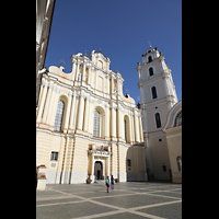 Vilnius, v. Jonu banycia (Universittskirche St. Johannis), Blick vom Universittsplatz auf die Westfassde und den Turm