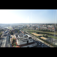 Vilnius, v. arkangelo Rapolo banycia (Erzengel Raphael), Blick von der Panoramabar des Radisson Blu Hotels zur Kirche und auf die Altstadt