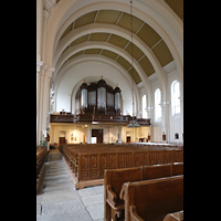 Tallinn (Reval), Kaarli kirik (Karlskirche), Innenraum mit Blick zur Orgel seitlich