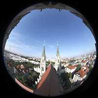 Mnchen (Munich), St. Paul, Blick vom Vierungsturm ber die Westtrme auf Mnchen; oben der Vierungsturm