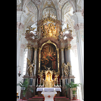 Mnchen (Munich), Heilig-Geist-Kirche, Figuren auf dem Hochaltar und Deckenfresken in der Apsis