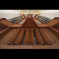 Mnchen (Munich), Liebfrauendom, Blick vom Spieltisch der Chororgel nach oben aufs Brustwerk und Hauptwerk