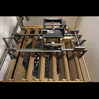 Motorgesteuerter Schweller über dem Heiliggeistloch in der Hauptschiffdecke Passau, Dom St. Stephan, Motorgesteuerter Schweller über dem Heiliggeistloch in der Hauptschiffdecke