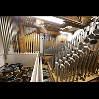 Pfeifen Fernorgel, untere Etage, links hinten: Pedal, ganz links: Röhrenglocken, links unten Schweller Passau, Dom St. Stephan, Pfeifen Fernorgel, untere Etage, links hinten: Pedal, ganz links: Röhrenglocken, links unten Schweller