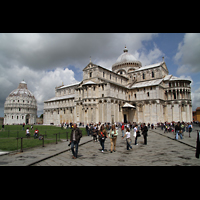 Pisa, Duomo di Santa Maria Assunta, Blick auf die Vierung, im Hintergrund das Baptisterium