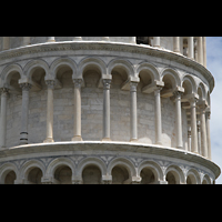 Pisa, Duomo di Santa Maria Assunta, Säulengang des Schiefen Turms