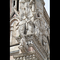 Siena, Cattedrale di Santa Maria Assunta, Figuren an der Ostseite der Fassade