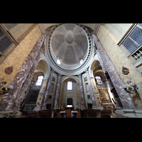 Modena, Chiesa di San Domenico, Innenraum mit Kuppel (seitlich gesehen)