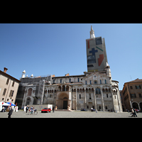 Modena, Duomo San Geminiano, Seitenansicht mit Porta Regia