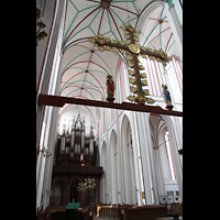 Schwerin, Dom St. Maria und St. Johannes, Lettner und Innenraum / Hauptschiff in Richtung Orgel