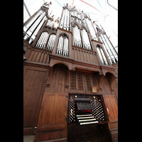 Schwerin, Dom St. Maria und St. Johannes, Spieltisch und Orgel