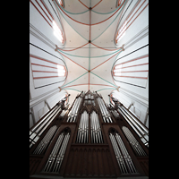 Schwerin, Dom St. Maria und St. Johannes, Blick vom Spieltisch über den Orgelprospekt ins Gewölbe
