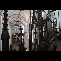 Schwerin, Dom St. Maria und St. Johannes, Blick durch die Prospekt-Fialen und Pfeifen des 4. Manuals in den Dom