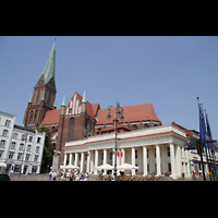 Schwerin, Dom St. Maria und St. Johannes, Gesamtansicht vom Marktplatz aus