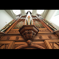 Blick vom Spieltisch der Gray-Orgel nach oben aufs Hauptwerk