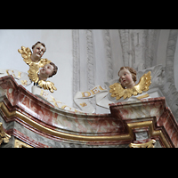 Landsberg am Lech, Stadtpfarrkirche Mari Himmelfahrt, Figurenschmuck am linke Rckpositiv