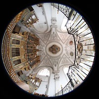 Blick von der Orgelbank nach oben