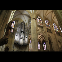 Regensburg, Dom St. Peter, Blick von der Vierung zur Orgel und in den Chor
