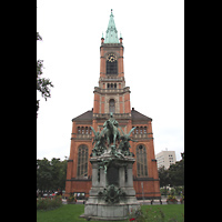 Düsseldorf, Johanneskirche, Turm, Fassade und Brunnen