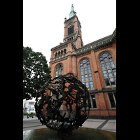 Dsseldorf, Johanneskirche, Brunnen vor der Johanneskirche