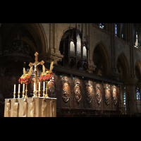Paris, Cathédrale Notre-Dame, Chororgel und Chorgestühl mit Altar im Vordergrund