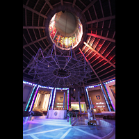 Liverpool, Metropolitan Cathedral of Christ the King, Innenraum in Richtung Orgel