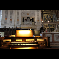 Verona, Cattedrale S. Maria Assunta, Blick vom Spieltisch der Chororgel zur Chororgel und Epistelorgel