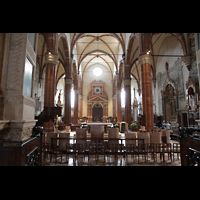 Verona, Cattedrale S. Maria Assunta, Innenraum in Richtung Hauptportal