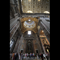 Roma (Rom), Basilica S. Pietro (Petersdom), Linkes Seitenschiff; links die Ostwand mit Hauptportal