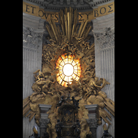 Roma (Rom), Basilica S. Pietro (Petersdom), Cathedra Petri mit Strahlenkranz und Symbol des Heiliges Geistes (Taube)