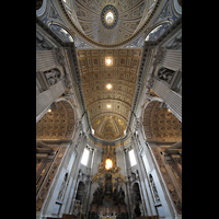 Roma (Rom), Basilica S. Pietro (Petersdom), Blick ins Gewölbe des Chorraums und in die Kuppel