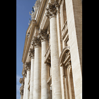 Roma (Rom), Basilica S. Pietro (Petersdom), Fassade von der Seite aus gesehen