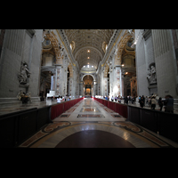 Roma (Rom), Basilica S. Pietro (Petersdom), Innenraum in Richtung Chor