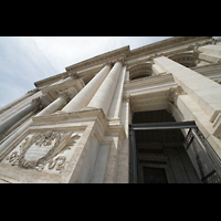 Roma (Rom), Basilica di San Giovanni in Laterano, Säulen und Eingangsbereich perspektivisch