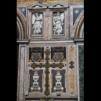 Roma (Rom), Basilica di San Giovanni in Laterano, Marmor-Wandschmuck im Triforium