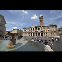 Roma (Rom), Basilica Santa Maria Maggiore, Brunnen auf dem Basilikaplatz und Fassade