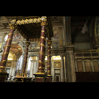 Roma (Rom), Basilica Santa Maria Maggiore, Blick zum Baldachin und linken Orgelraum