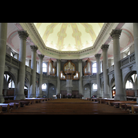 Bern, Heilig-Geist-Kirche, Innenraum in Richtung Chor und Orgel