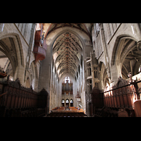Bern, Münster St. Vinzenz, Blick vom Chor zur großen Orgel