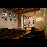 Luzern, Lukaskirche, Innenraum in Richtung Chor und Orgel