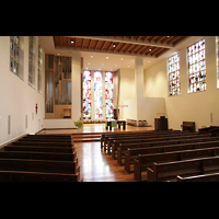 Luzern, Lukaskirche, Innenraum in Richtung Orgel