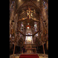 Palma de Mallorca, Catedral La Seu, Chorraum mit Leuchter von Gaudí
