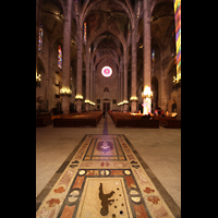 Palma de Mallorca, Catedral La Seu, Hauptschiff in Richtung Westwand mit Marmorfuboden