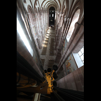 Speyer, Kaiser- und Mariendom, Blick vom Dach der Orgel auf die groen Prospektpfeifen und in den Dom