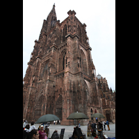 Strasbourg (Straßburg), Cathédrale Notre-Dame, Gesamtansicht von Südwesten / Place de la Cathédrale