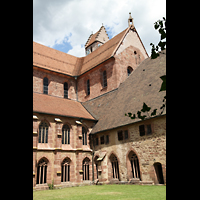 Alpirsbach, Klosterkirche, Blick vom Kreuzgang auf die Klosterkirche